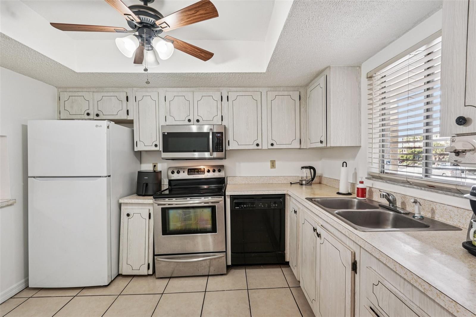 Image 10 of 27 For 3606 Lake Bayshore Drive K224