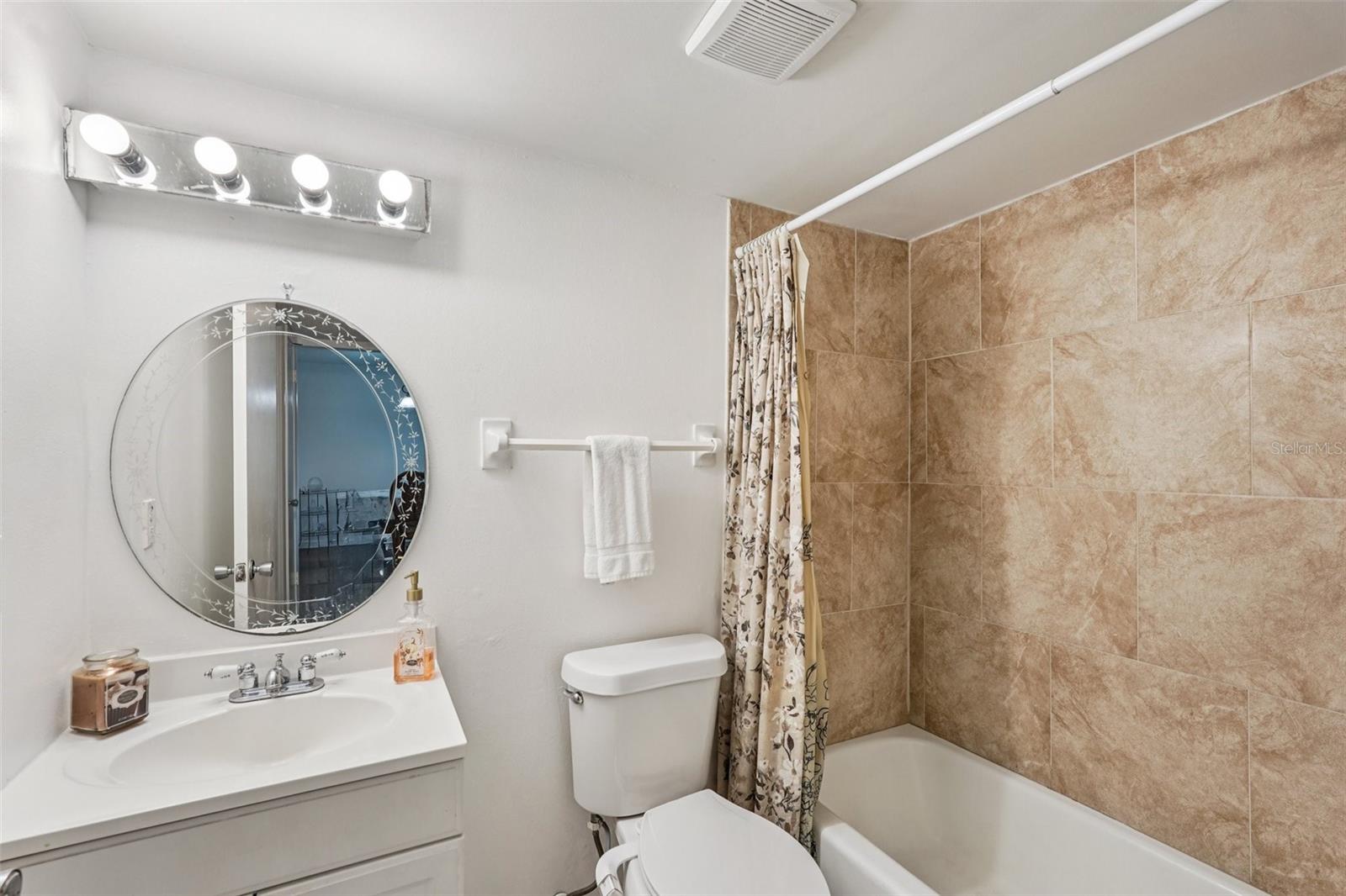 Image 16 of 27 For 3606 Lake Bayshore Drive K224