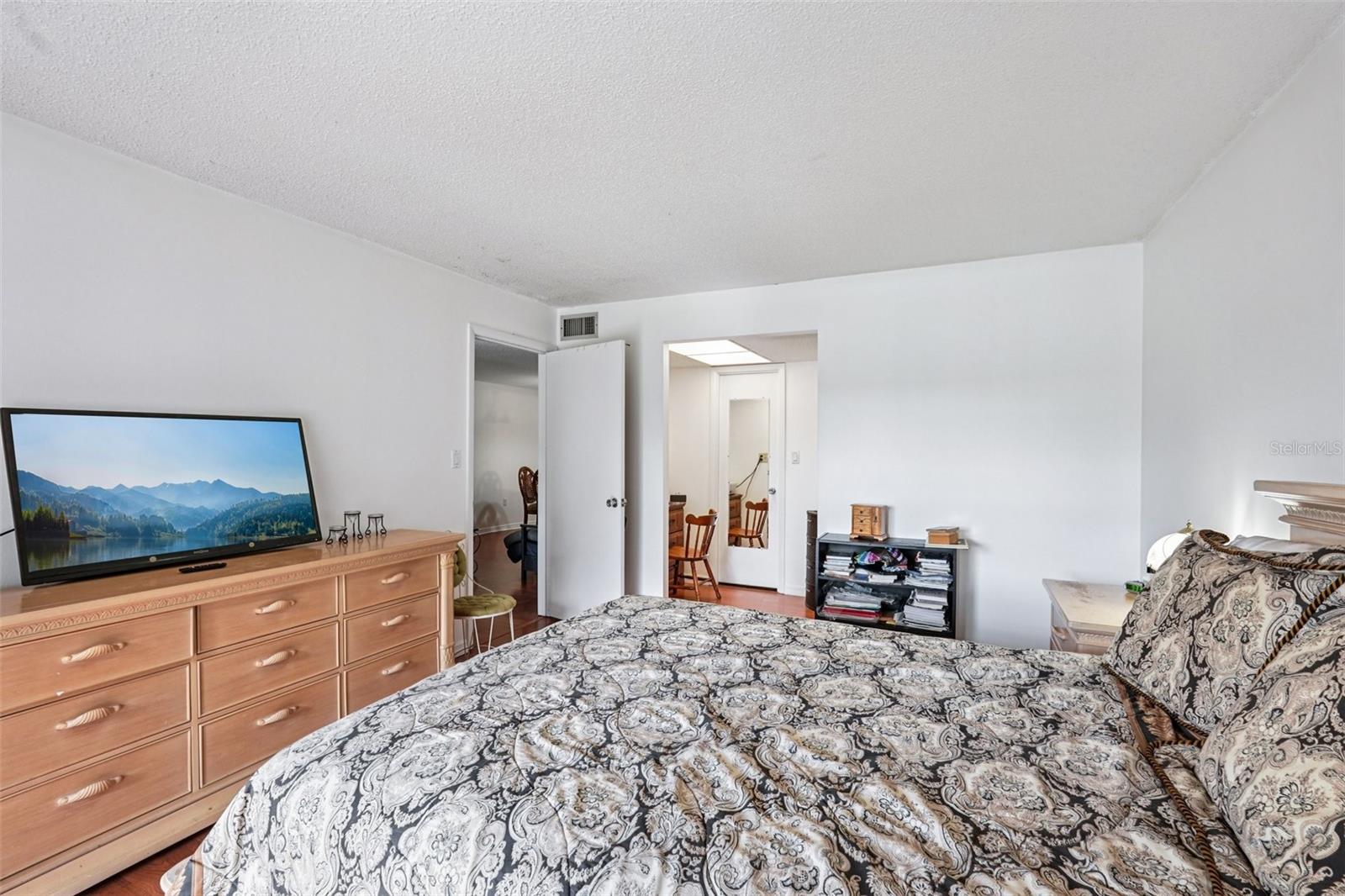 Image 18 of 27 For 3606 Lake Bayshore Drive K224