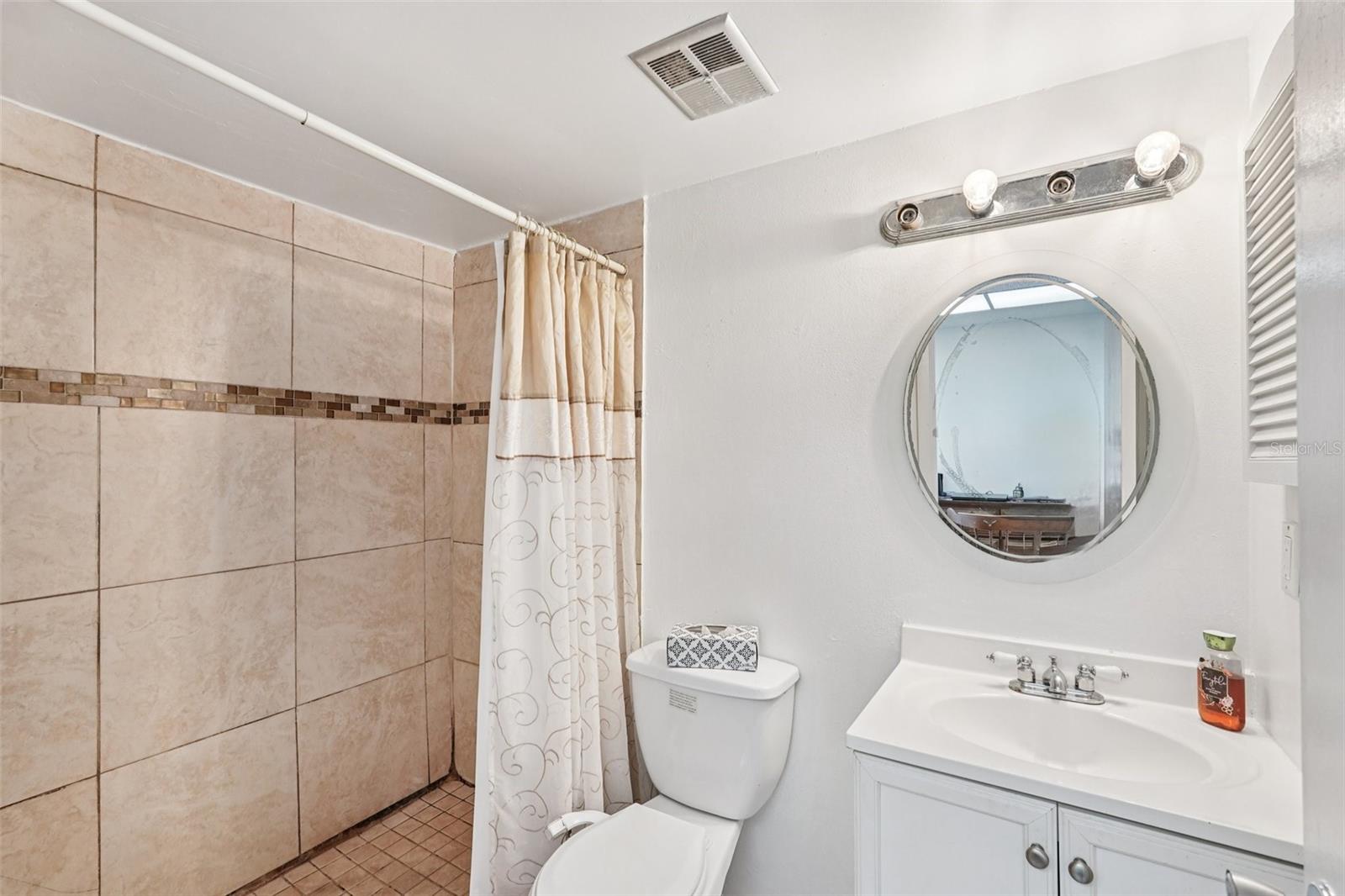 Image 20 of 27 For 3606 Lake Bayshore Drive K224
