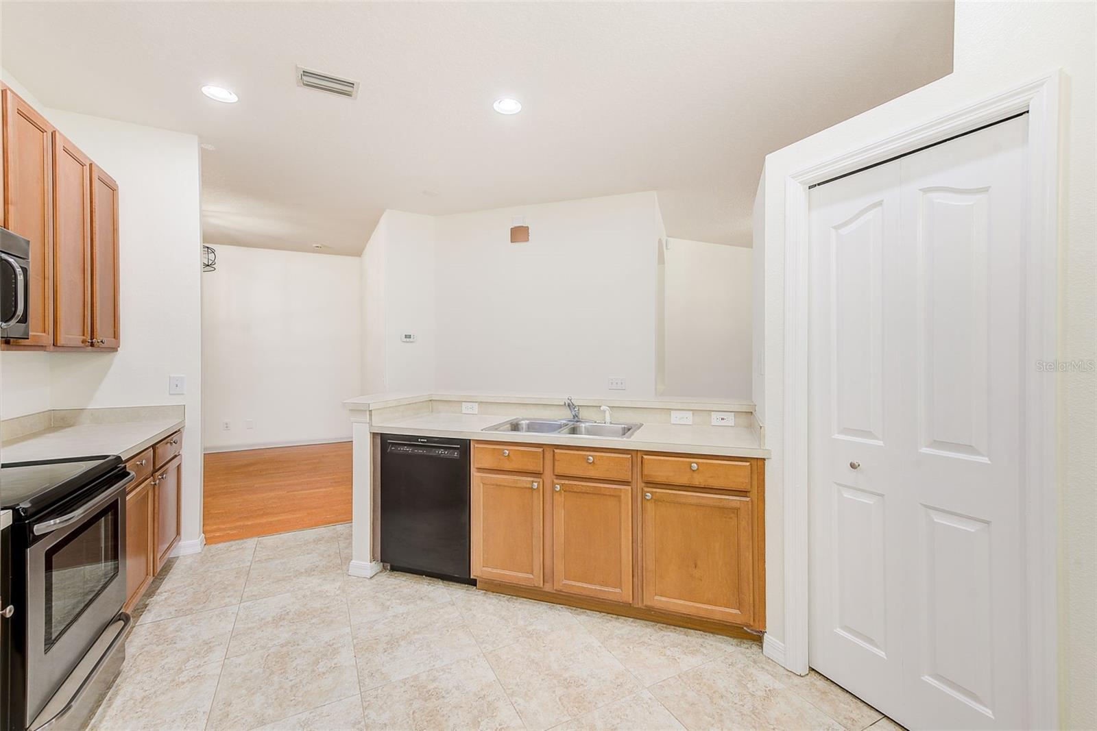 Image 15 of 43 For 8531 Acorn Ridge Court