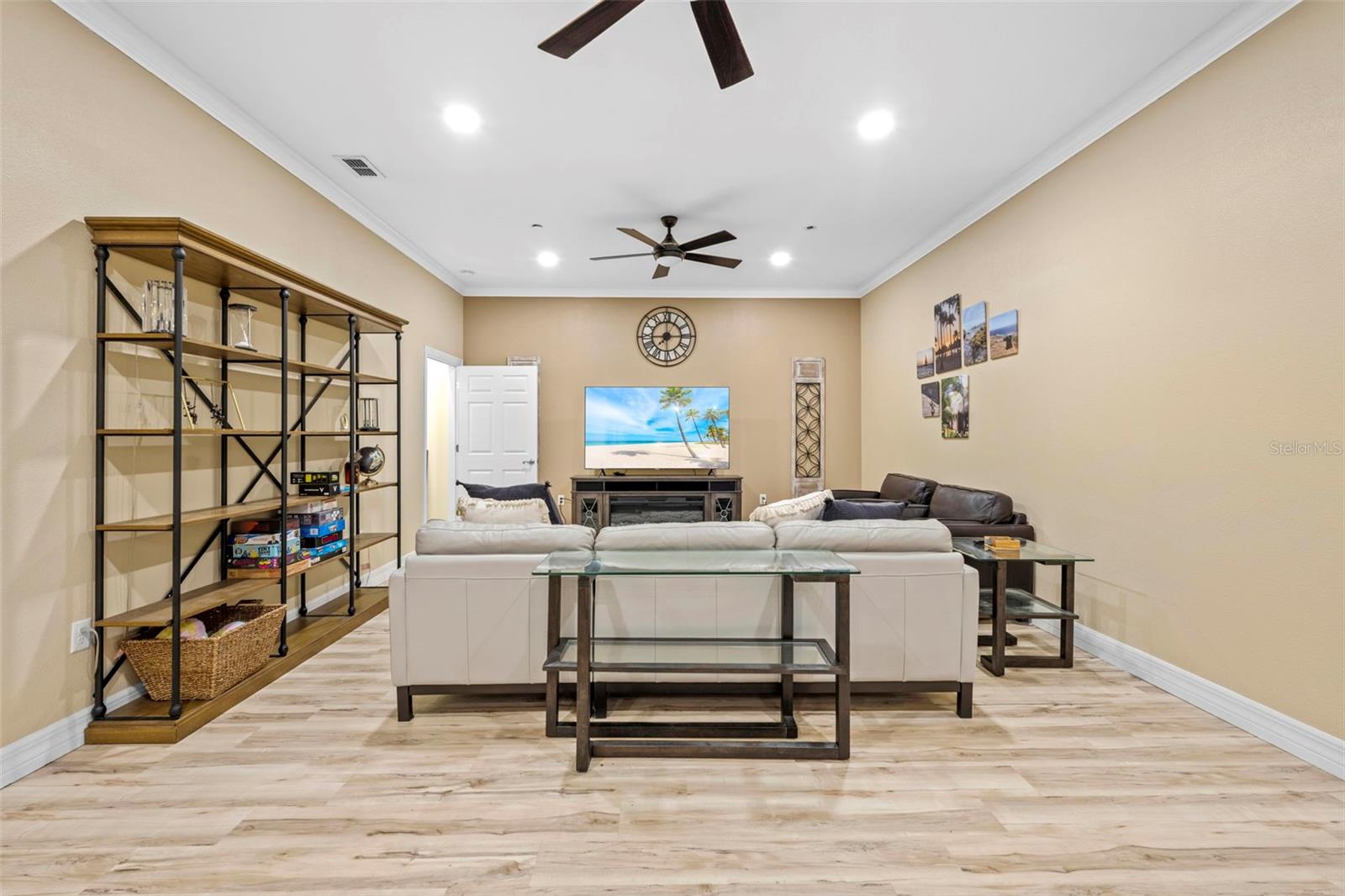Image 12 of 48 For 8178 Southern Pines Drive 8176