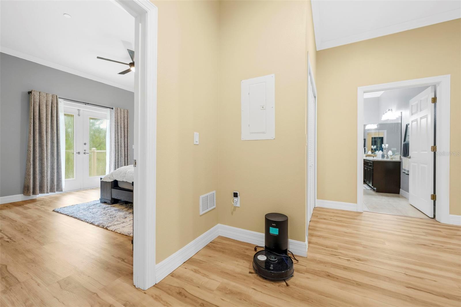 Image 38 of 48 For 8178 Southern Pines Drive 8176