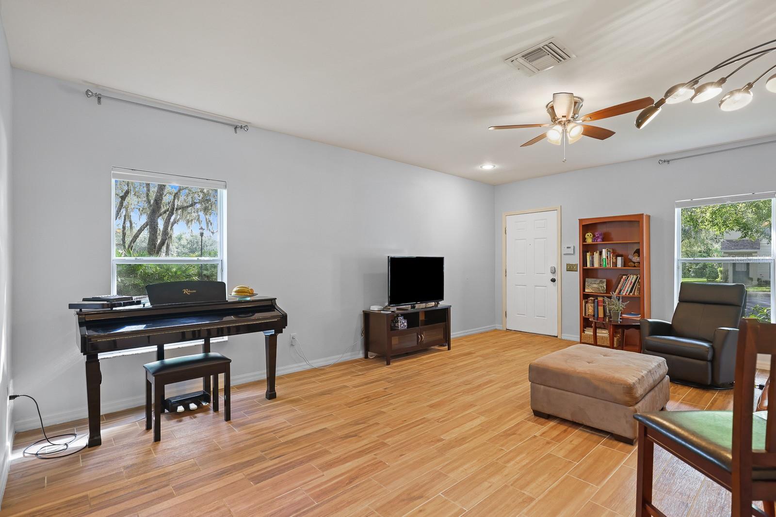 Image 6 of 36 For 15928 Fishhawk View Drive