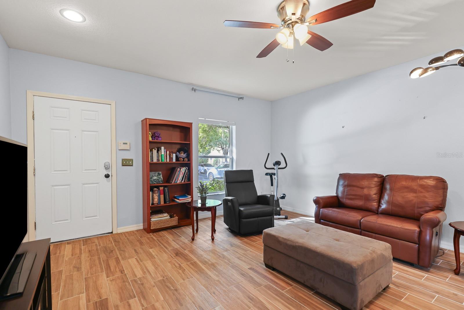 Image 9 of 36 For 15928 Fishhawk View Drive
