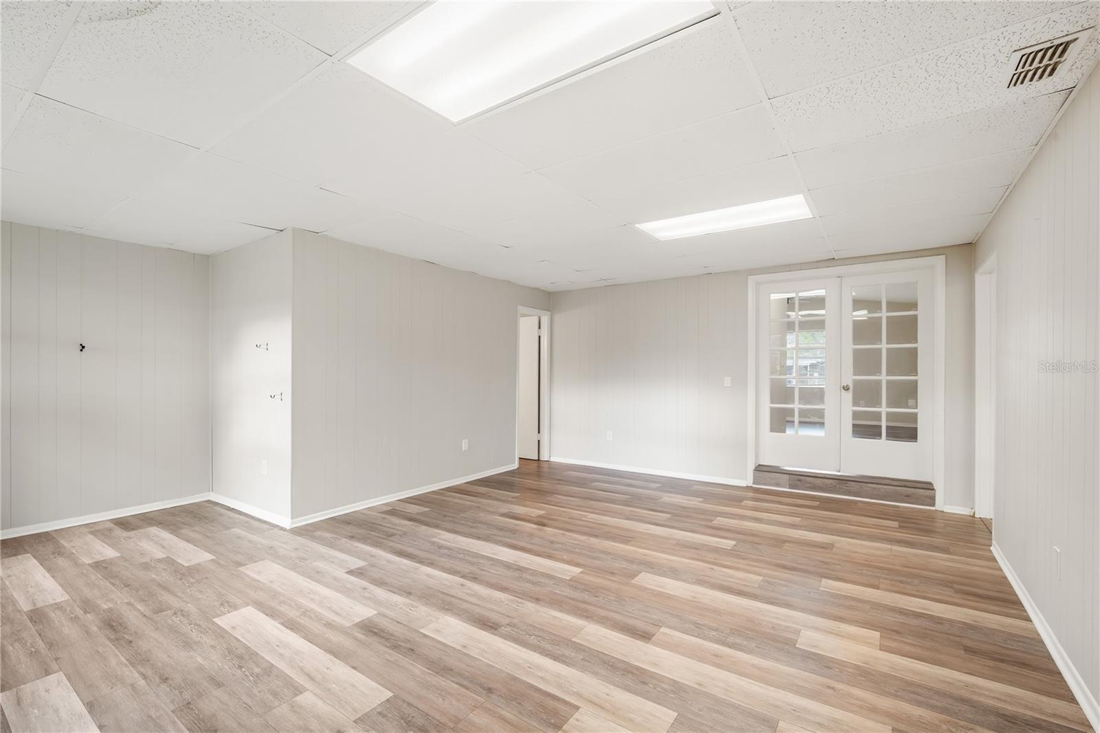 Image 16 of 21 For 9618 Pine Ridge Avenue