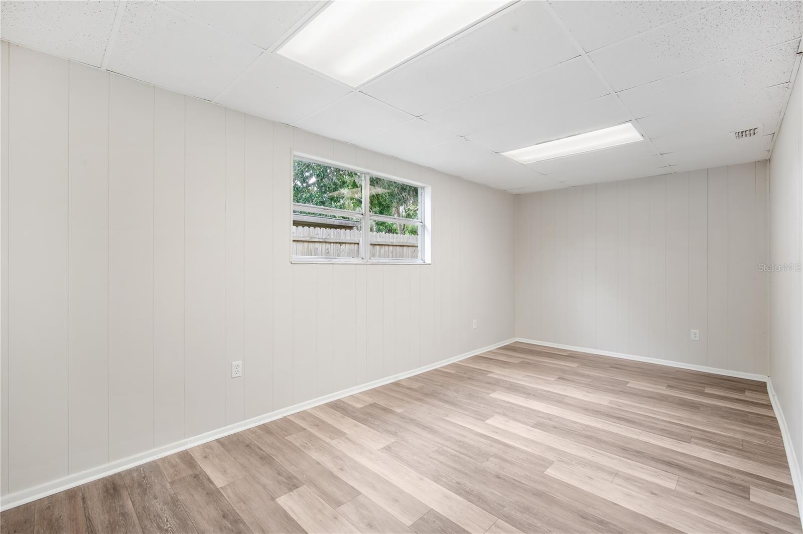 Image 17 of 21 For 9618 Pine Ridge Avenue