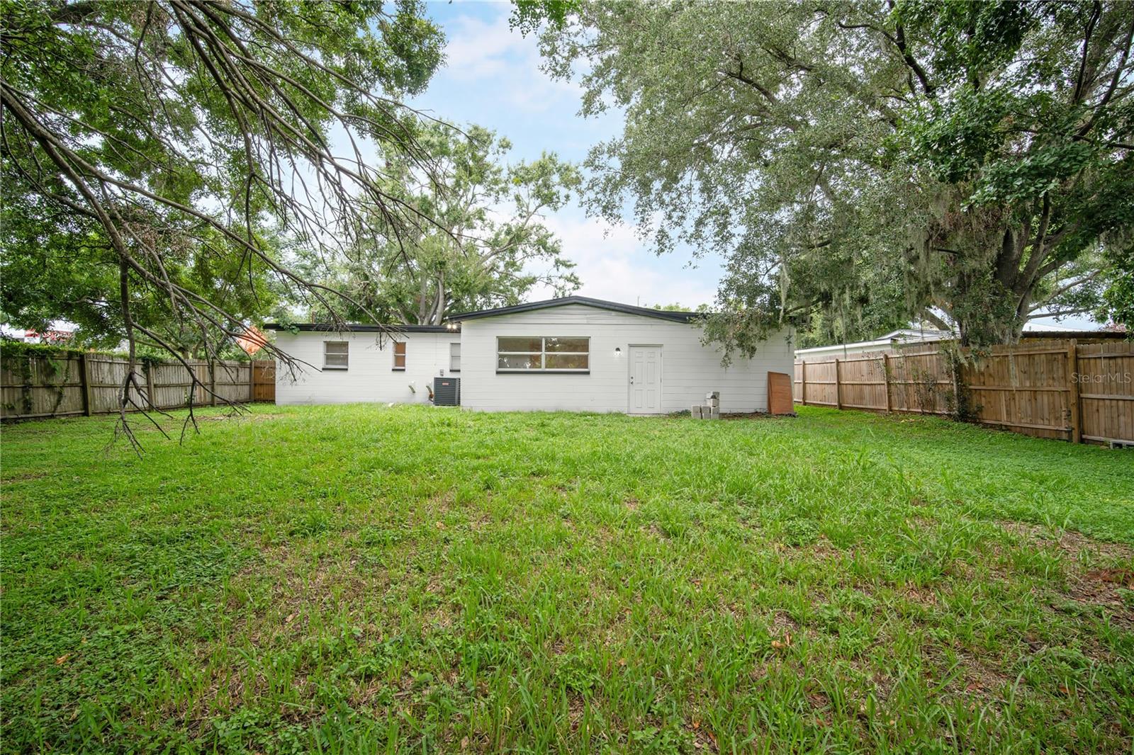 Image 19 of 21 For 9618 Pine Ridge Avenue