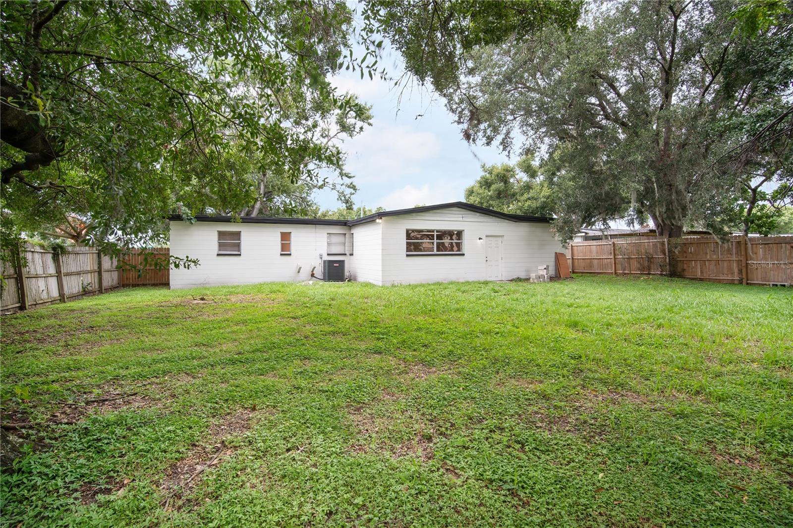 Image 20 of 21 For 9618 Pine Ridge Avenue