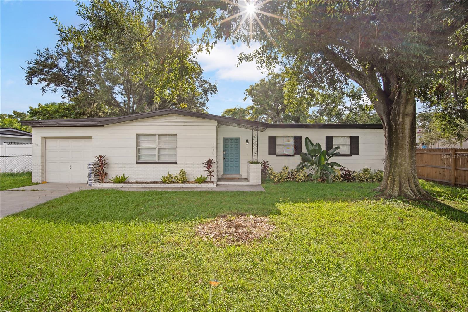 Image 3 of 21 For 9618 Pine Ridge Avenue