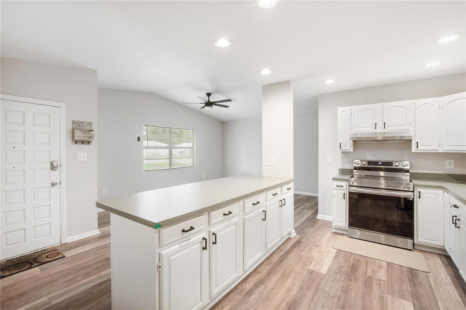 Image 7 of 21 For 9618 Pine Ridge Avenue