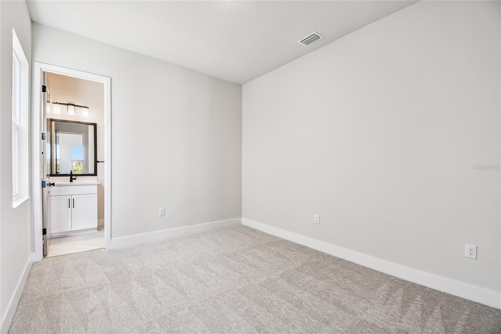 Image 33 of 42 For 18003 Foxtail Loop