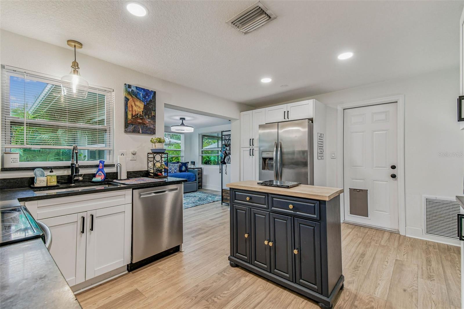 Image 10 of 44 For 410 Cork Street