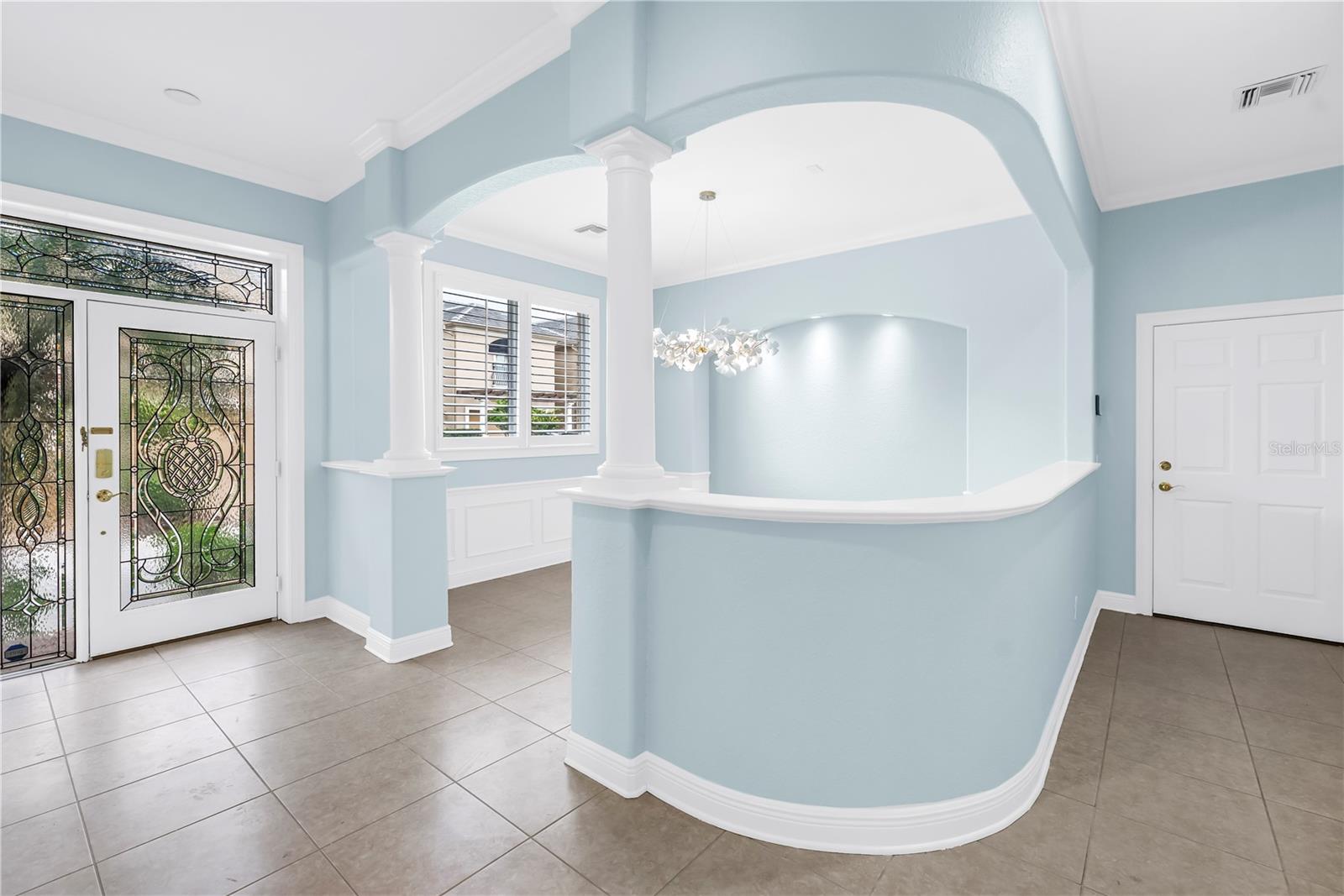 Listing photo id 9 for 648 Saxony Boulevard