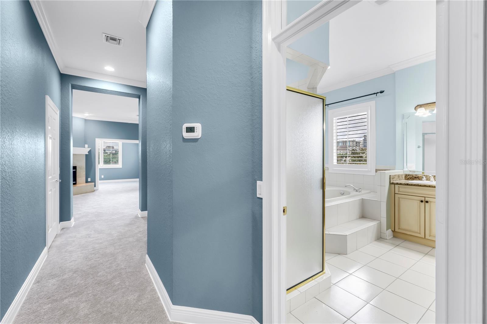 Listing photo id 19 for 648 Saxony Boulevard