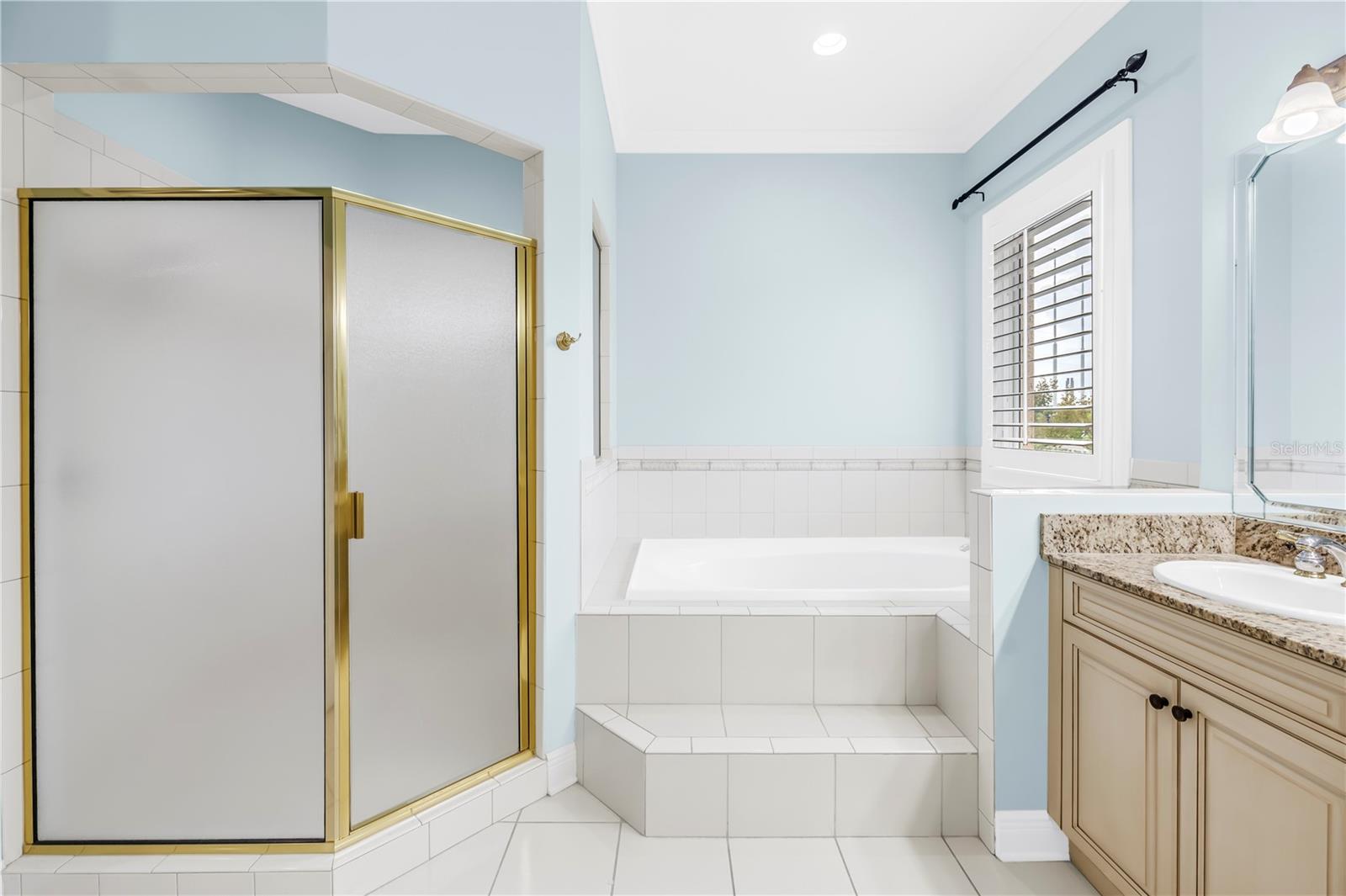 Listing photo id 22 for 648 Saxony Boulevard