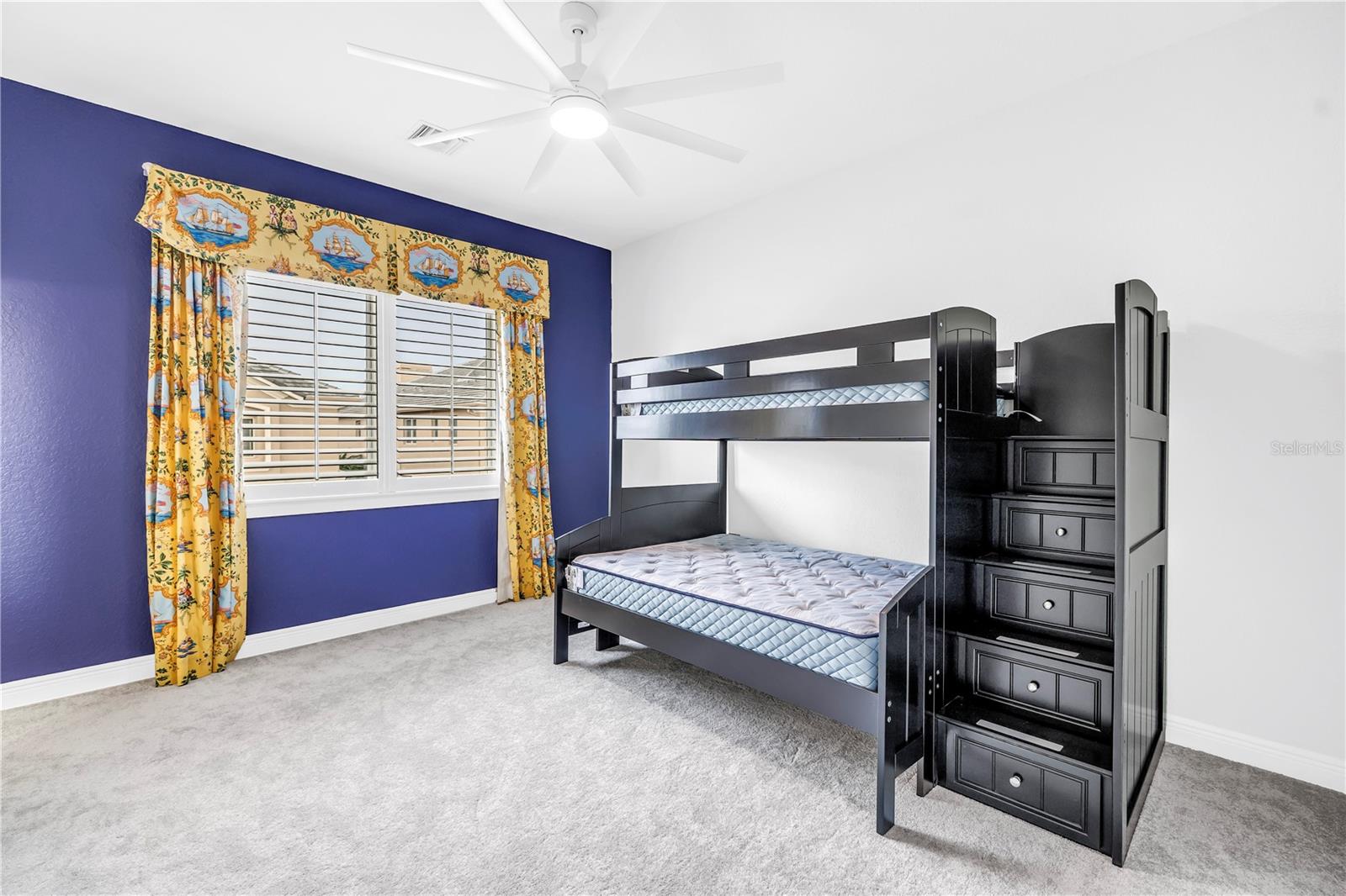 Listing photo id 24 for 648 Saxony Boulevard