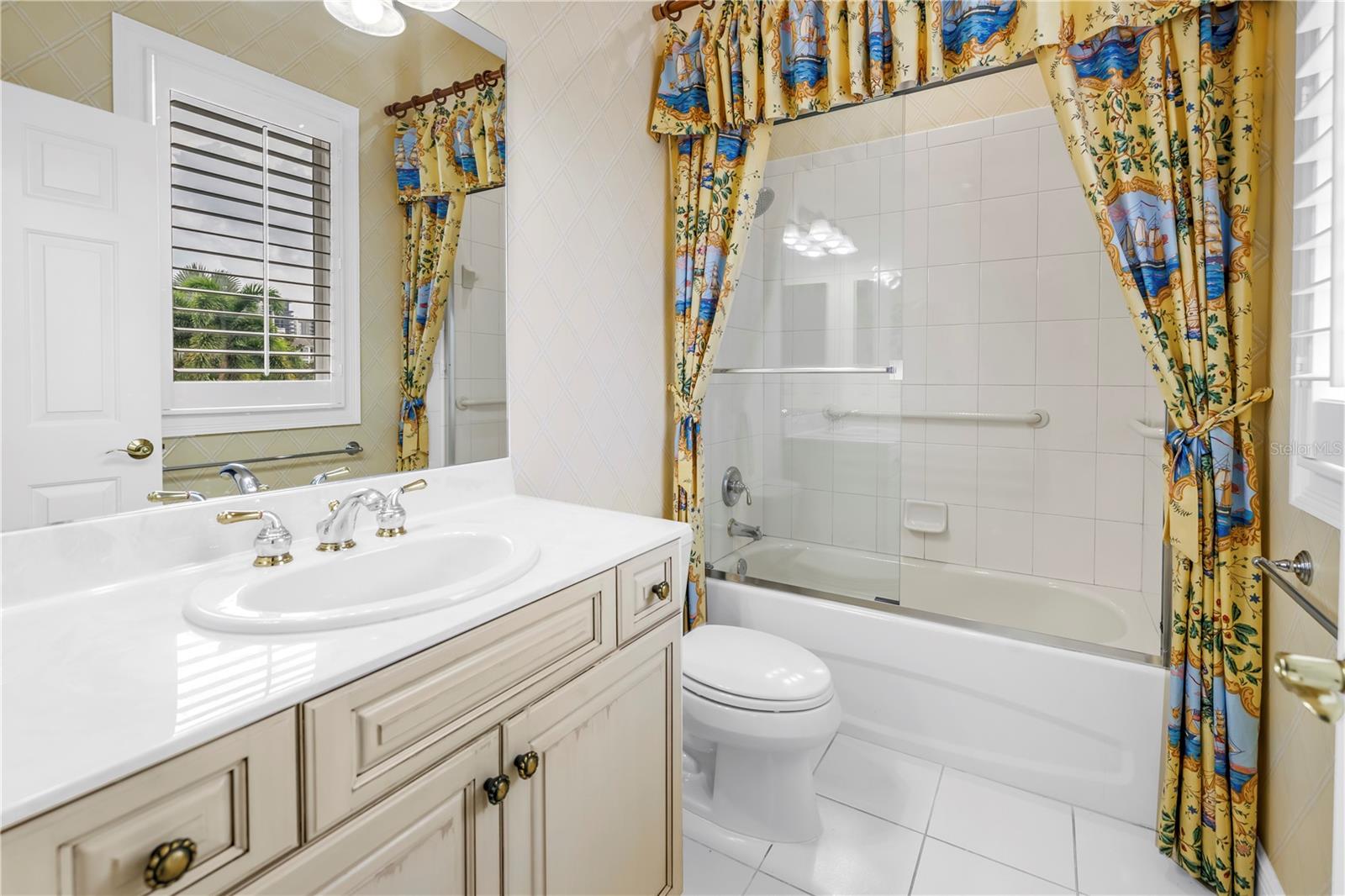 Listing photo id 26 for 648 Saxony Boulevard