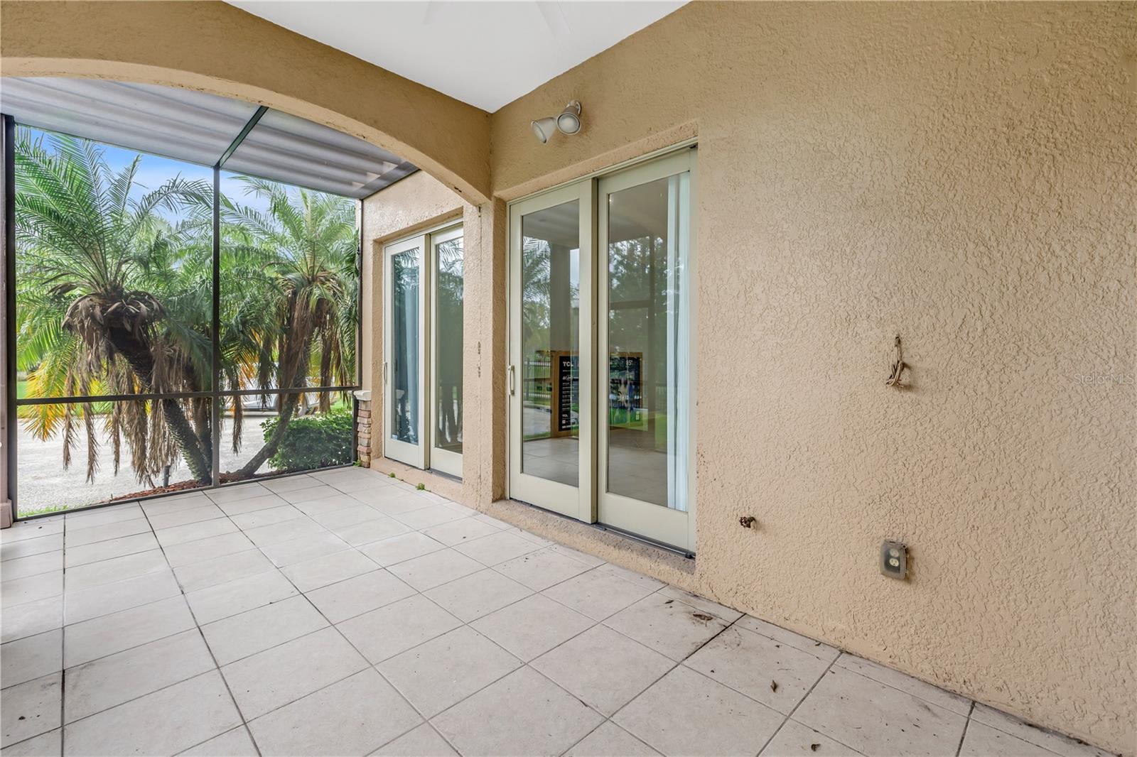 Listing photo id 32 for 648 Saxony Boulevard
