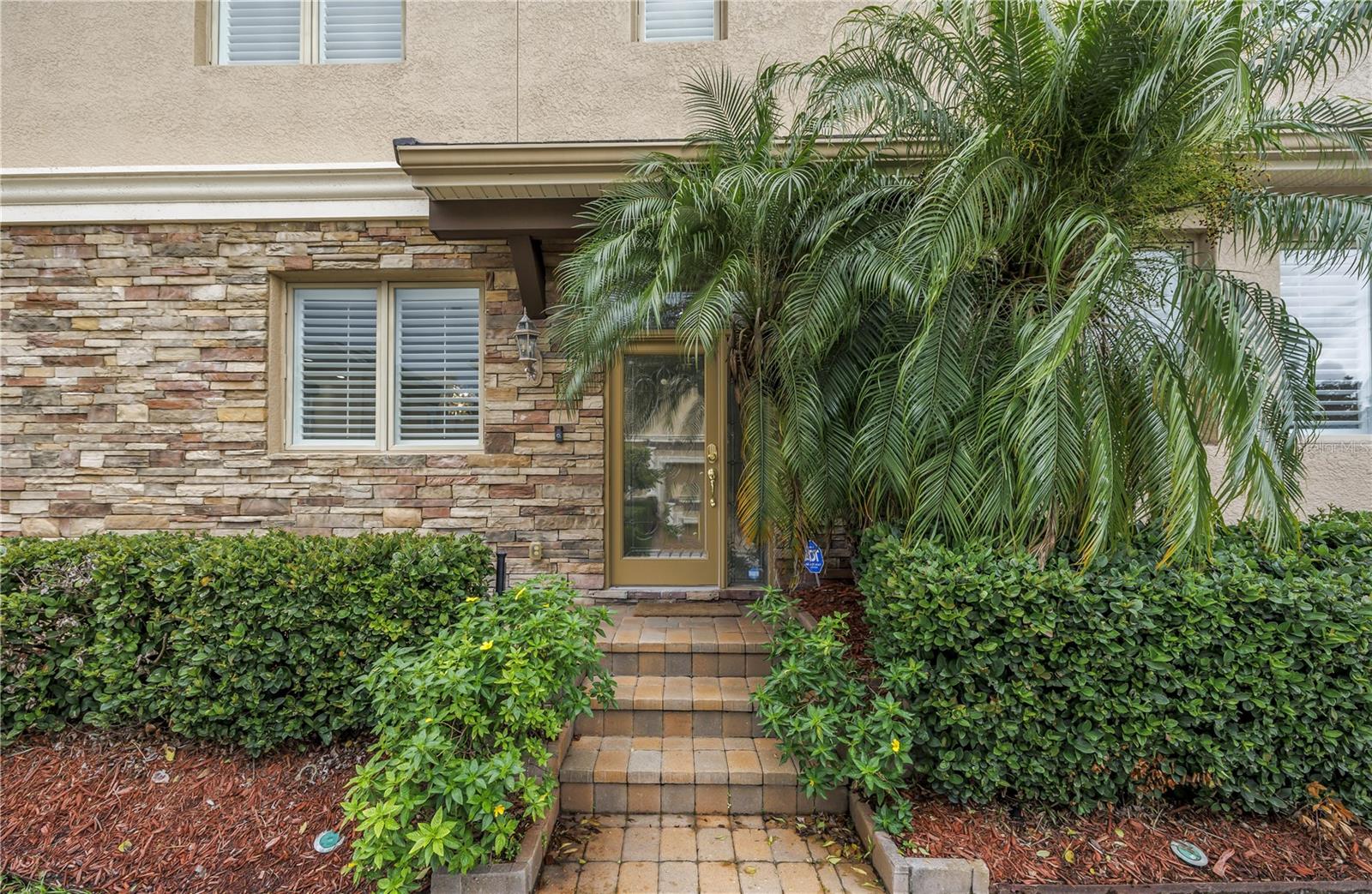 Listing photo id 34 for 648 Saxony Boulevard