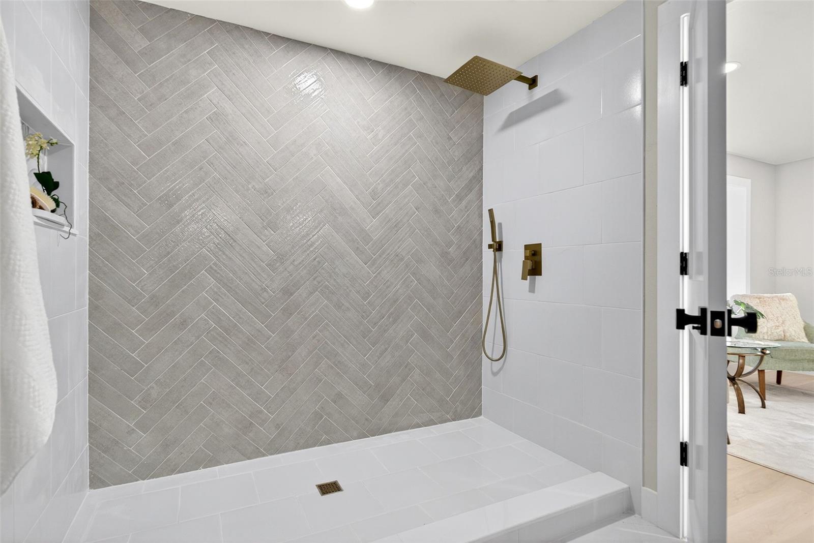 Image 40 of 79 For 2121 7th Avenue N