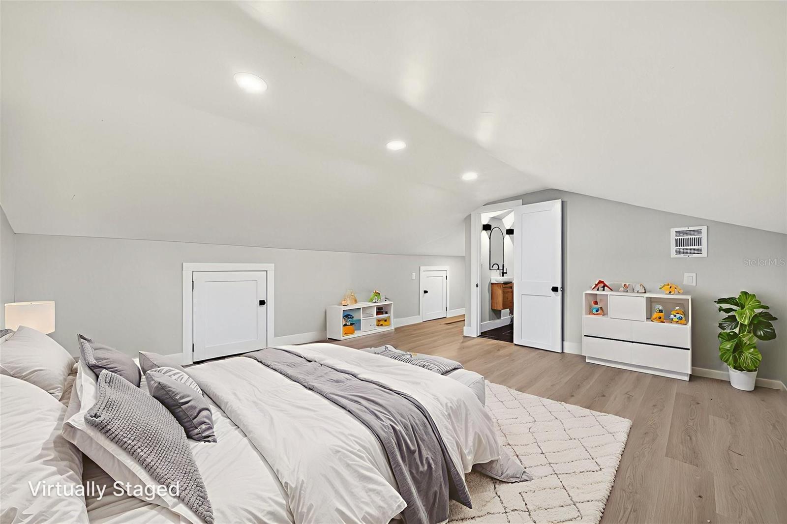 Image 54 of 79 For 2121 7th Avenue N