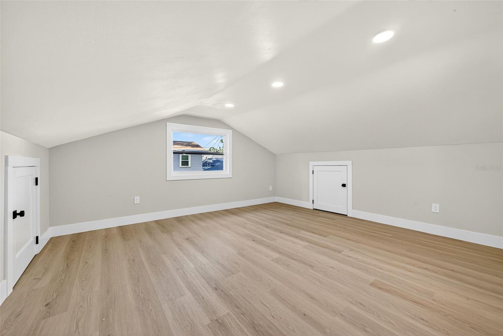 Image 55 of 79 For 2121 7th Avenue N