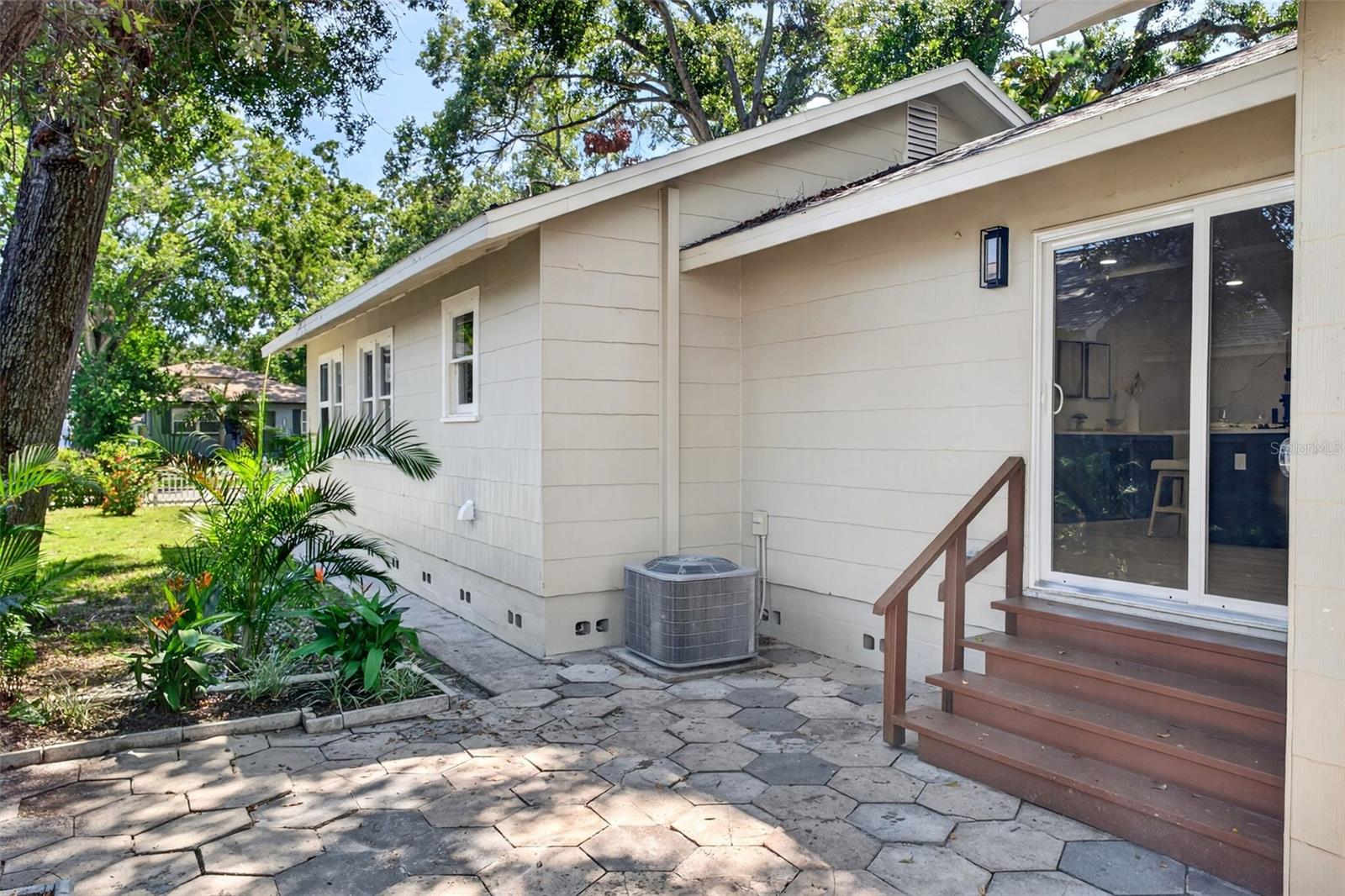 Image 63 of 79 For 2121 7th Avenue N