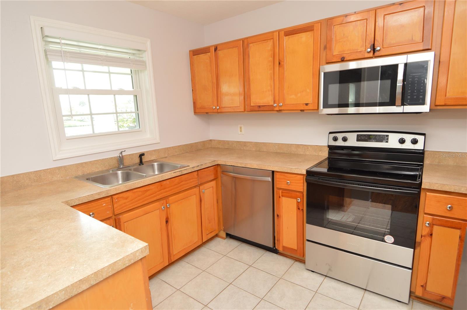 Image 10 of 100 For 166 Pompano Drive Se C