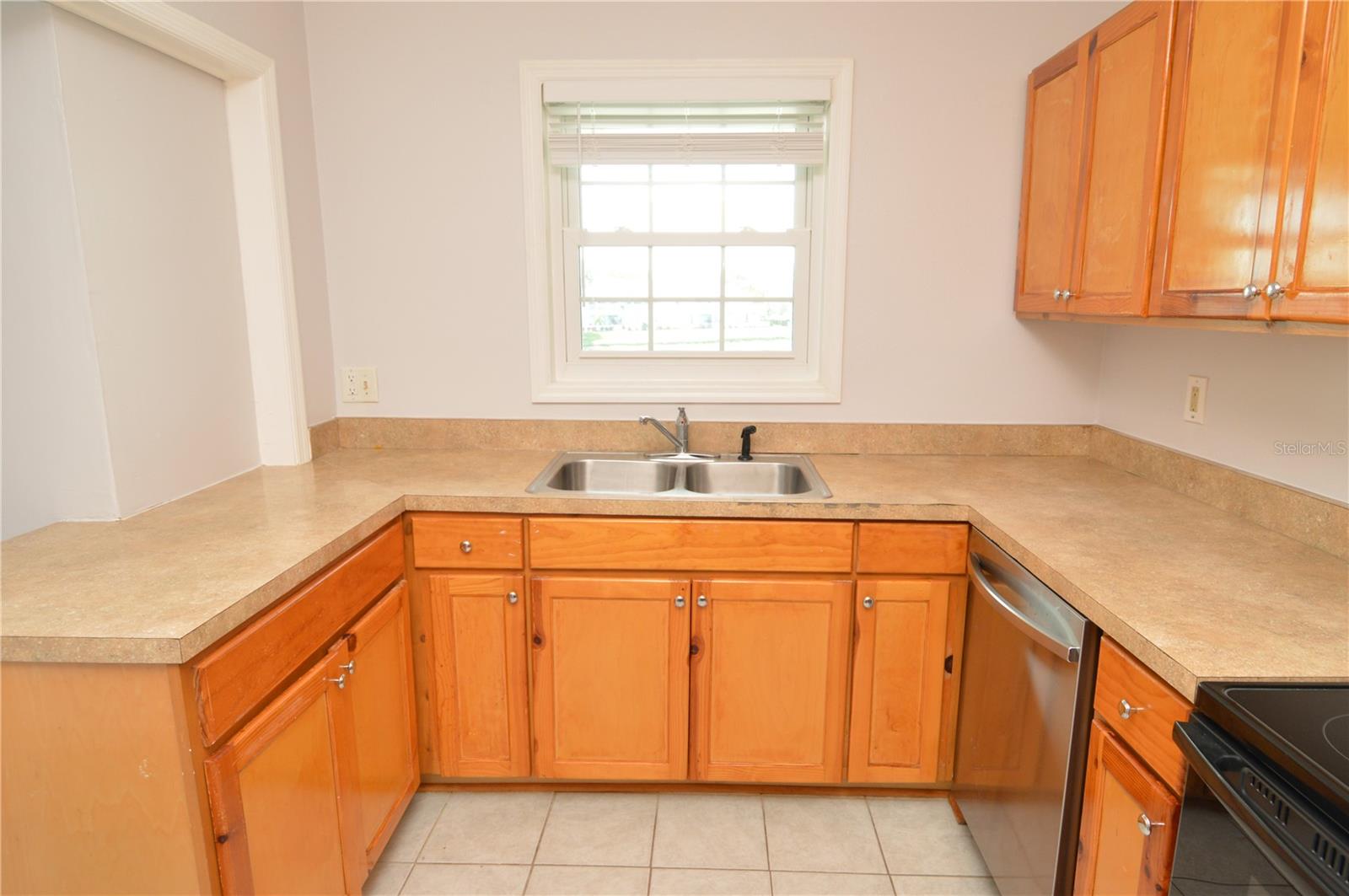 Image 11 of 100 For 166 Pompano Drive Se C
