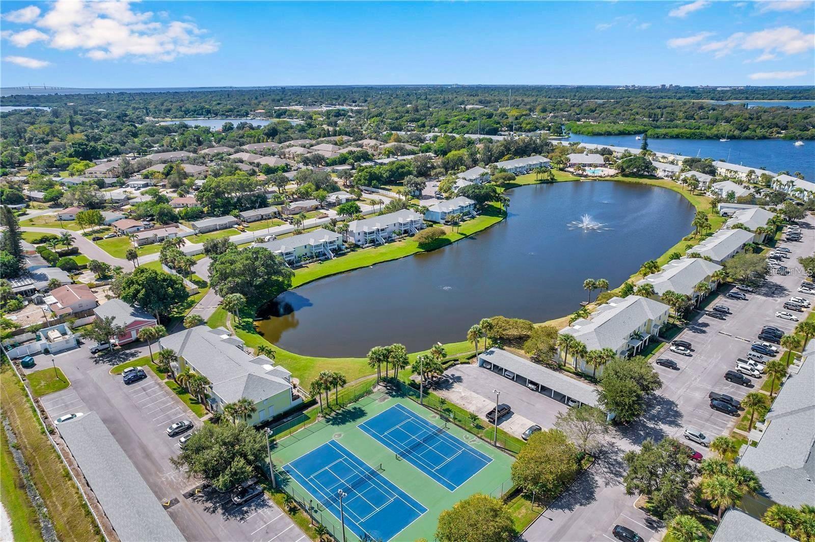 Image 65 of 100 For 166 Pompano Drive Se C