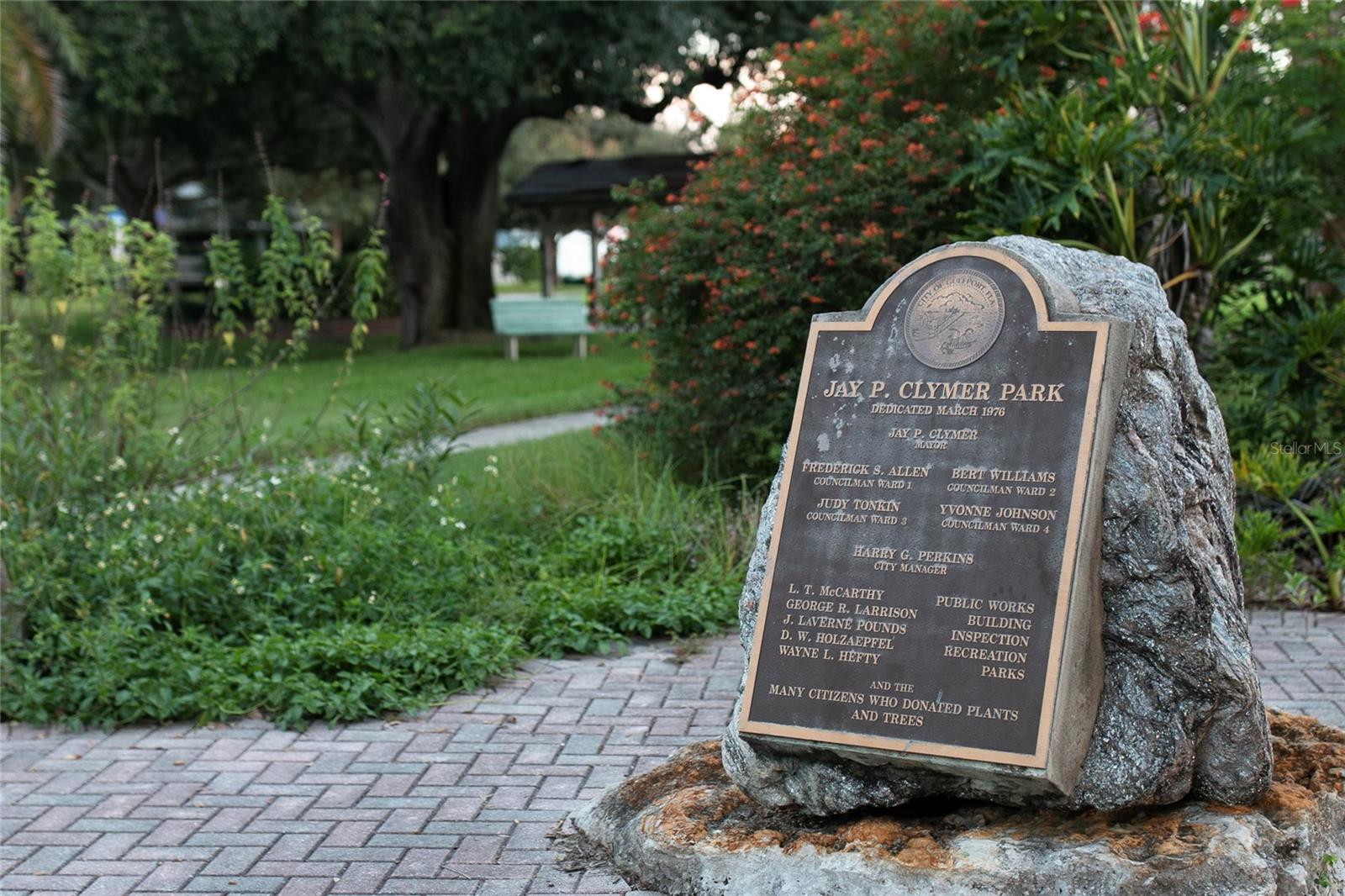 Image 22 of 34 For 3007 Clinton Street S