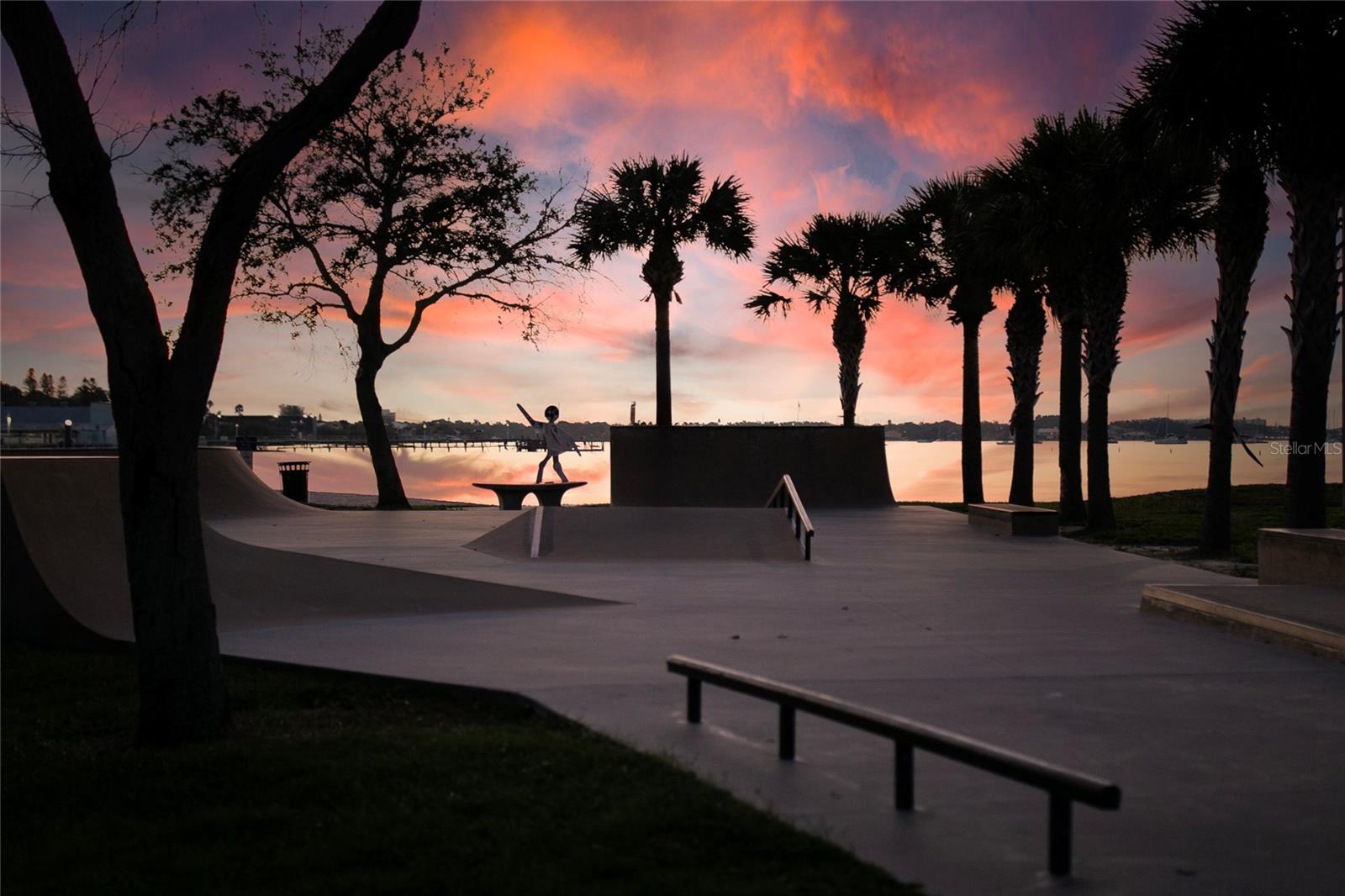 Image 32 of 34 For 3007 Clinton Street S