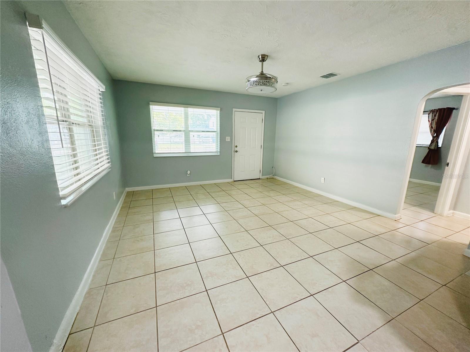 Image 8 of 12 For 2121 Powhatan Avenue