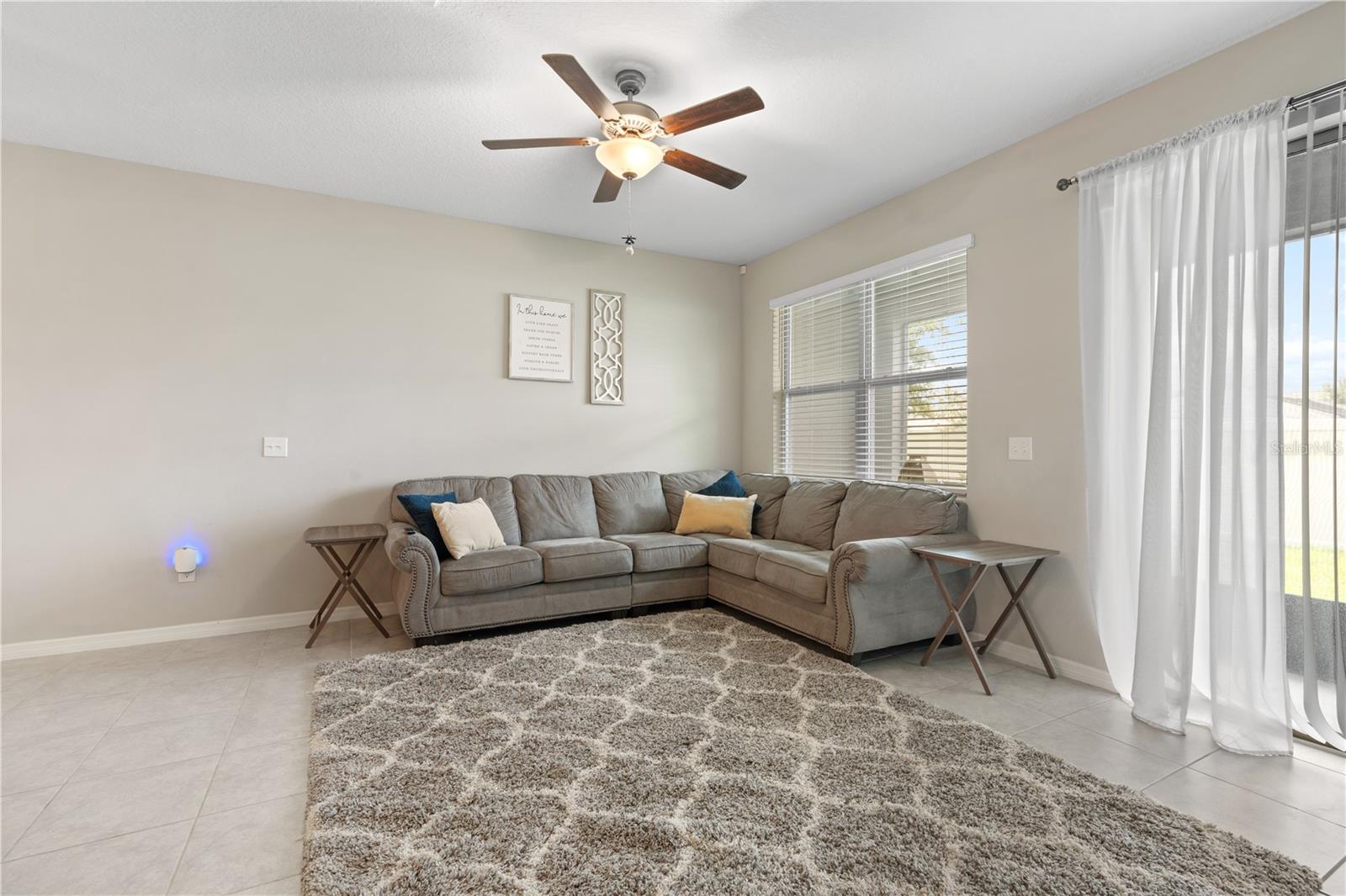 Image 19 of 50 For 843 Royal Empress Drive
