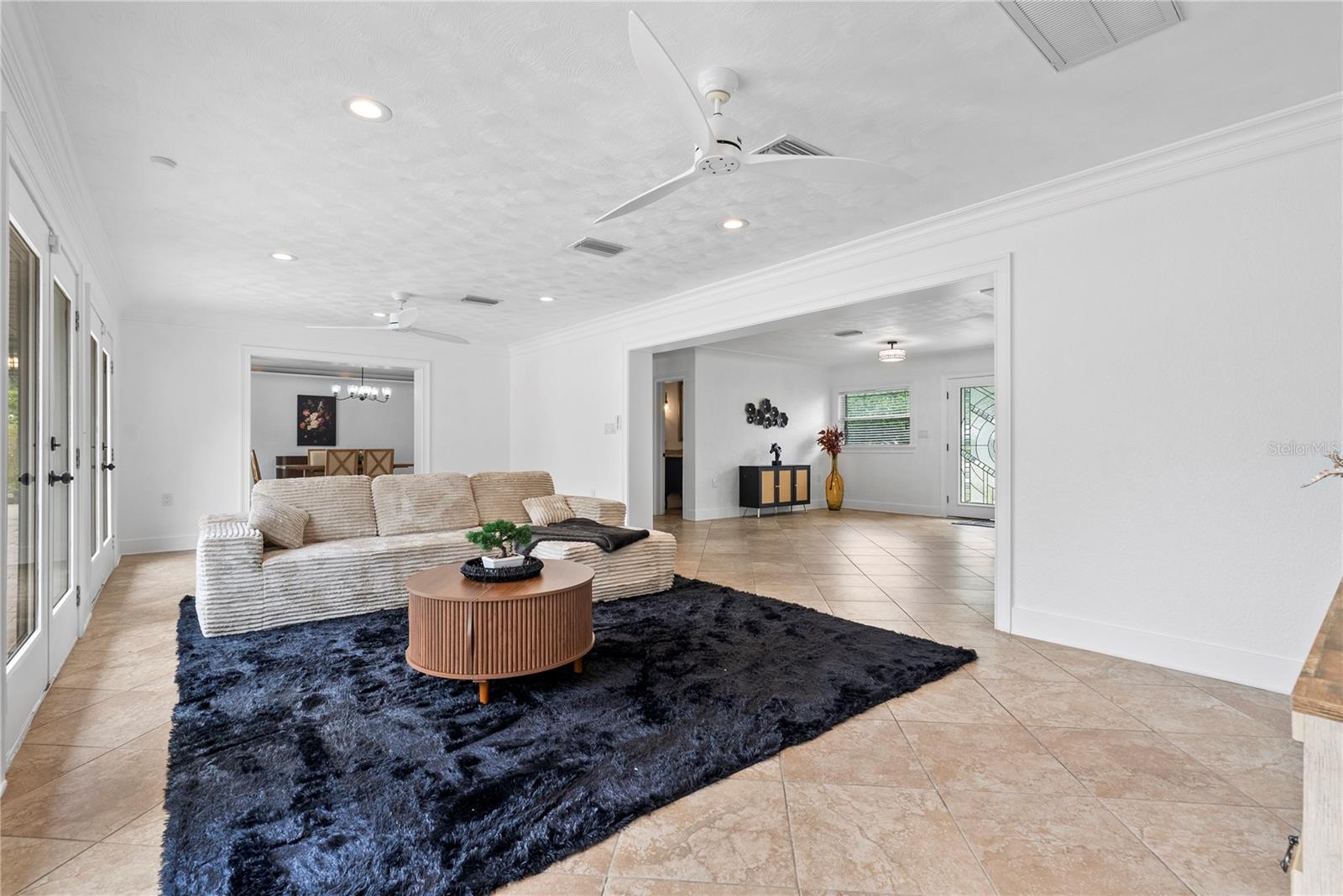 Image 13 of 62 For 516 Davis Boulevard