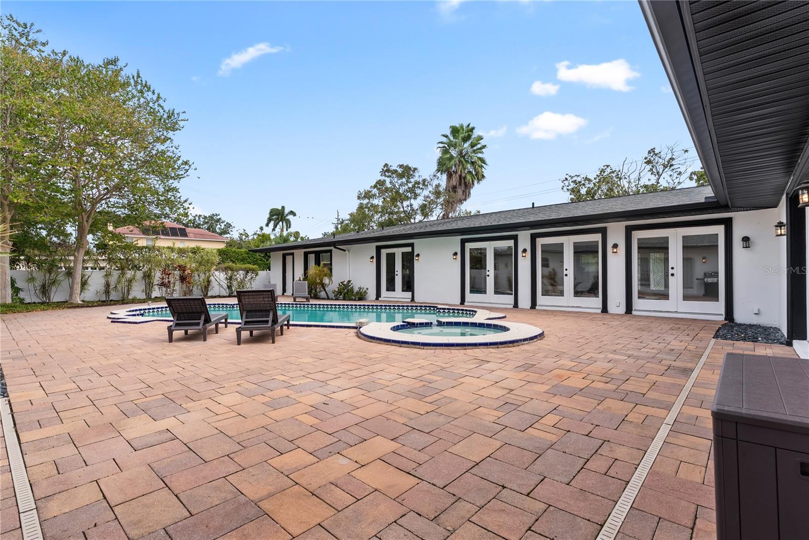 Image 15 of 62 For 516 Davis Boulevard