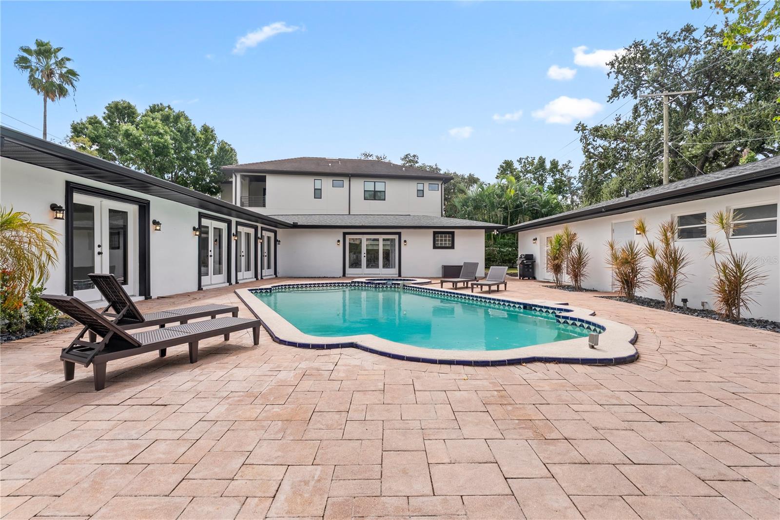 Image 16 of 62 For 516 Davis Boulevard