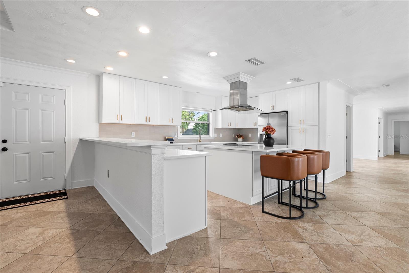 Image 19 of 62 For 516 Davis Boulevard