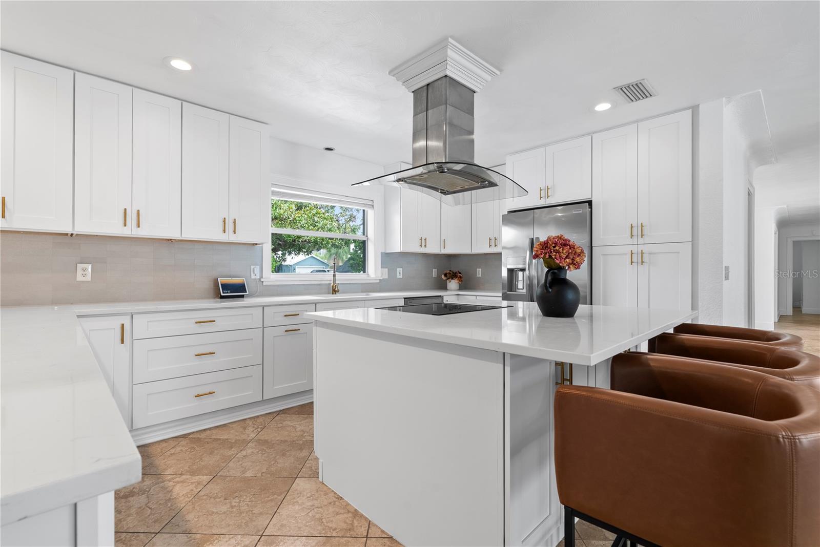 Image 20 of 62 For 516 Davis Boulevard