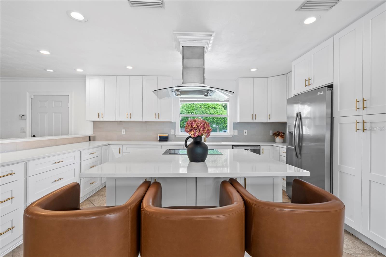 Image 21 of 62 For 516 Davis Boulevard