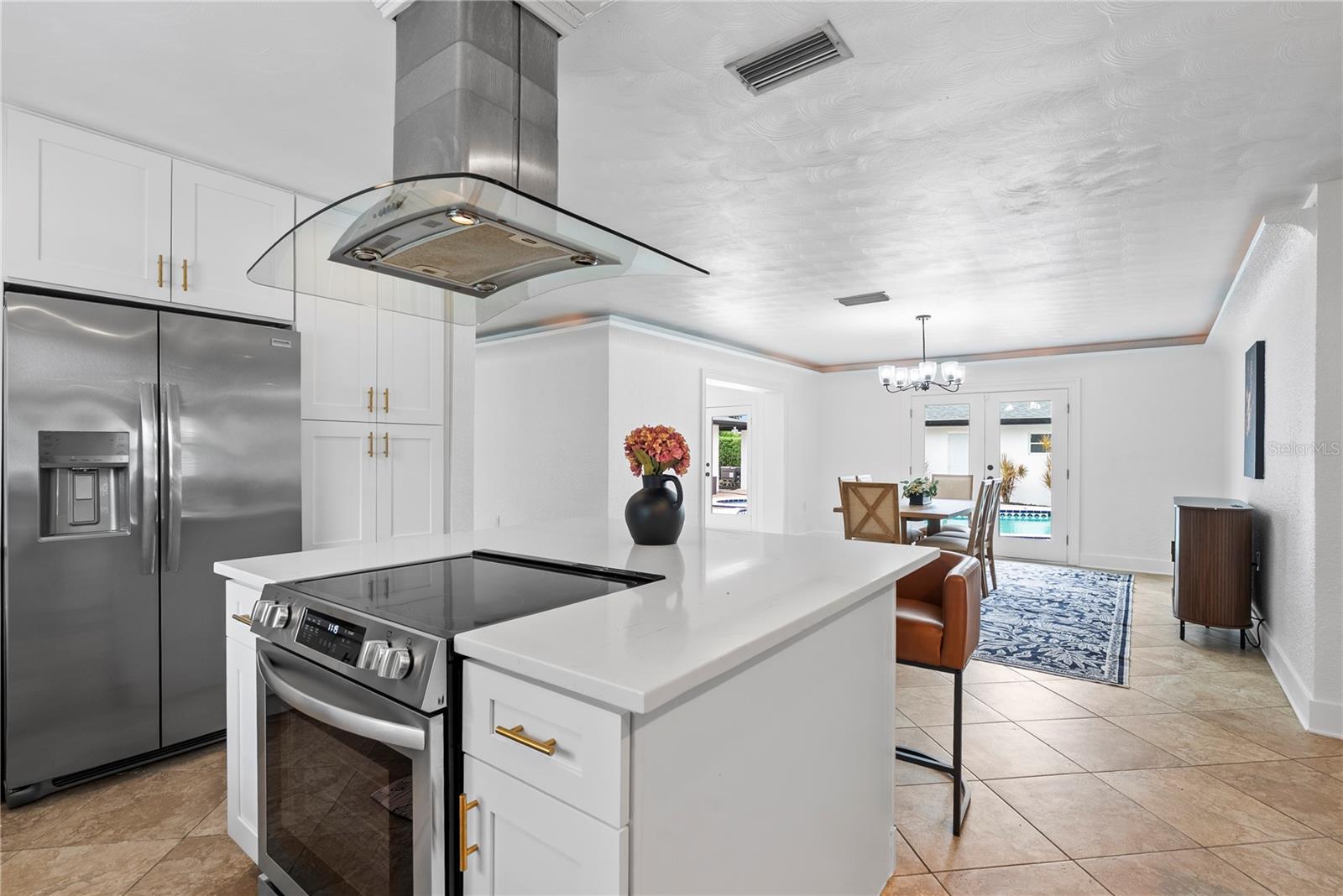 Image 24 of 62 For 516 Davis Boulevard