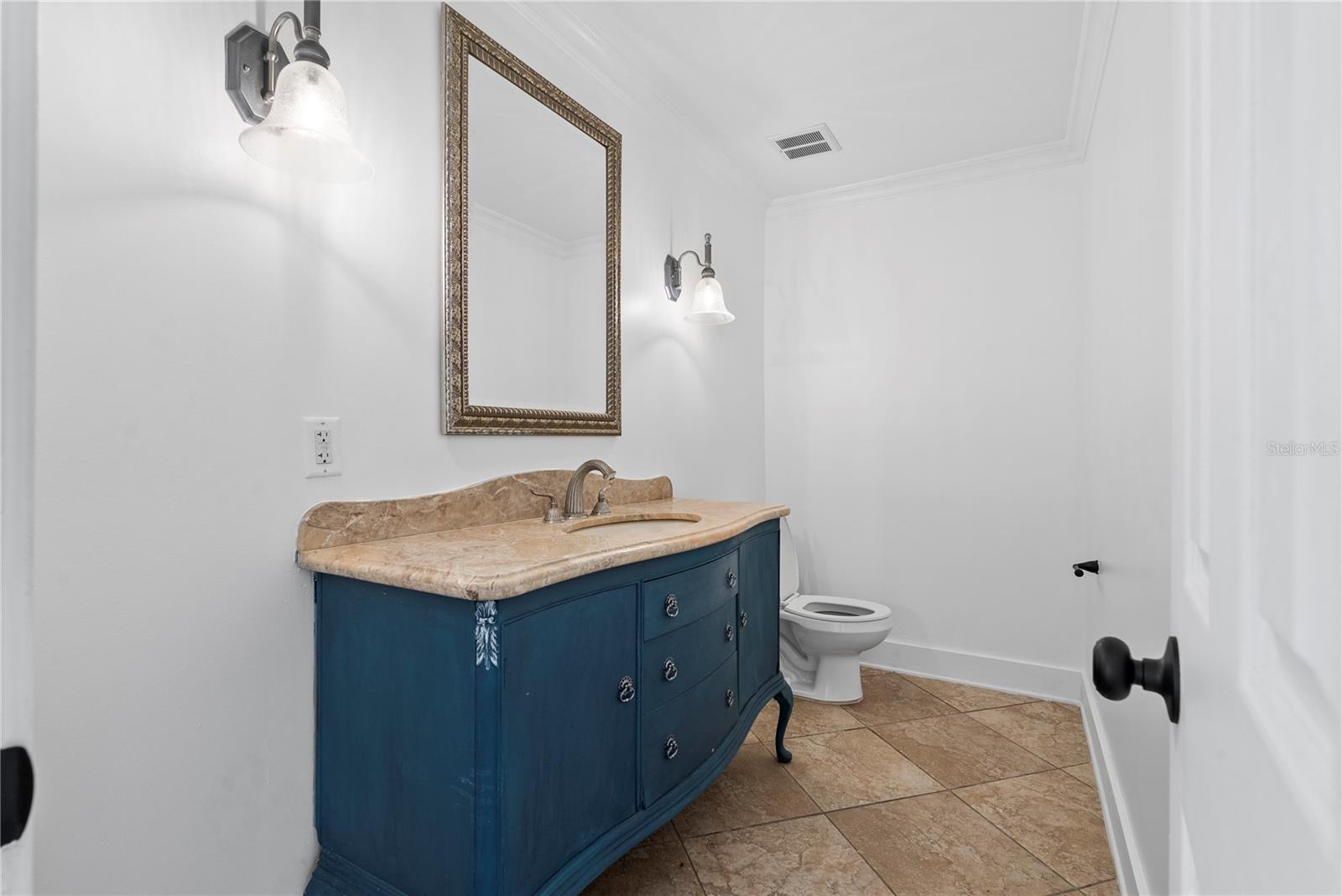 Image 38 of 62 For 516 Davis Boulevard