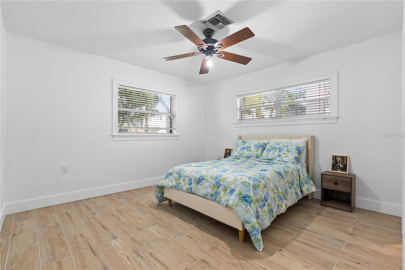 Image 40 of 62 For 516 Davis Boulevard