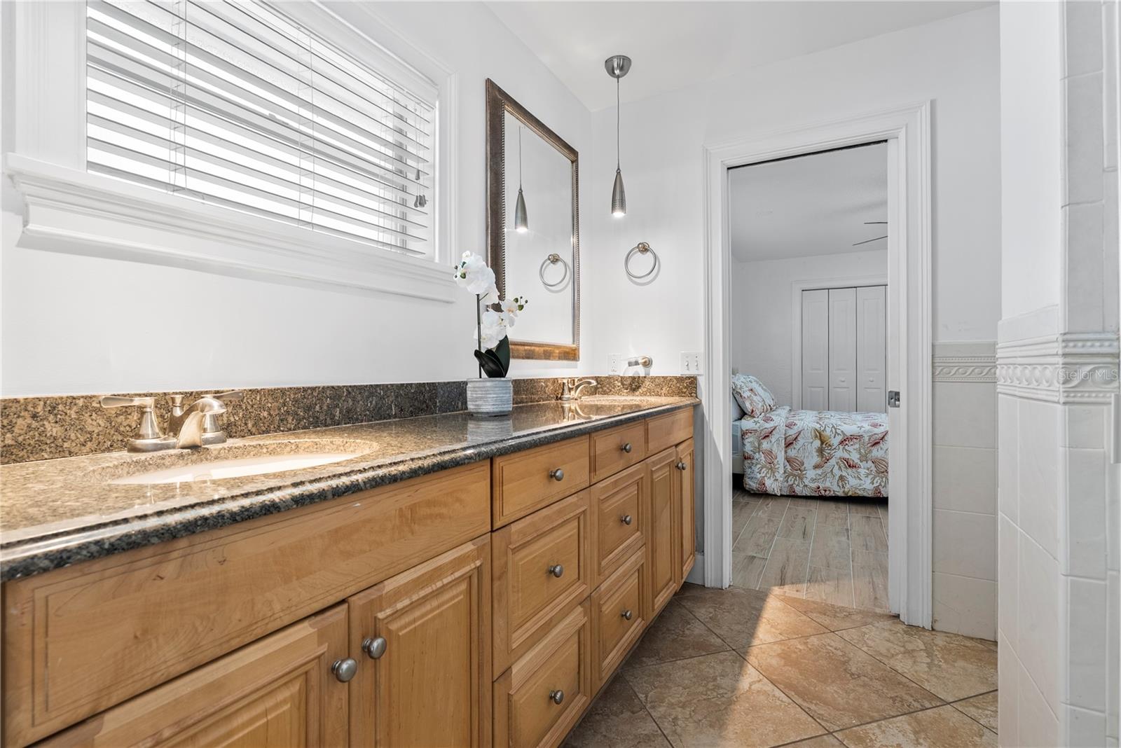 Image 41 of 62 For 516 Davis Boulevard