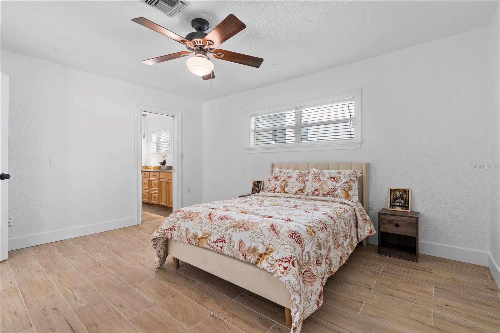 Image 44 of 62 For 516 Davis Boulevard