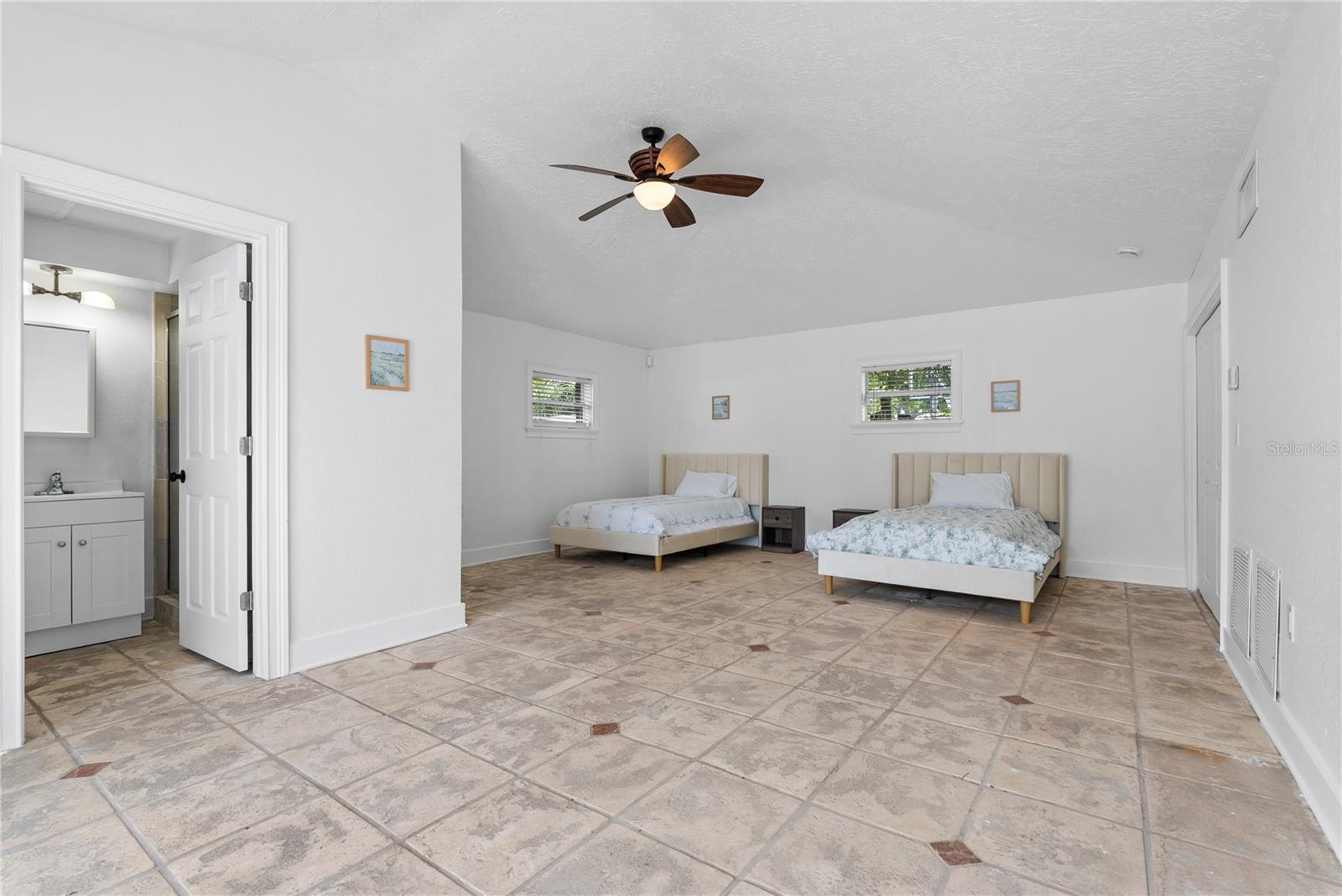 Image 48 of 62 For 516 Davis Boulevard