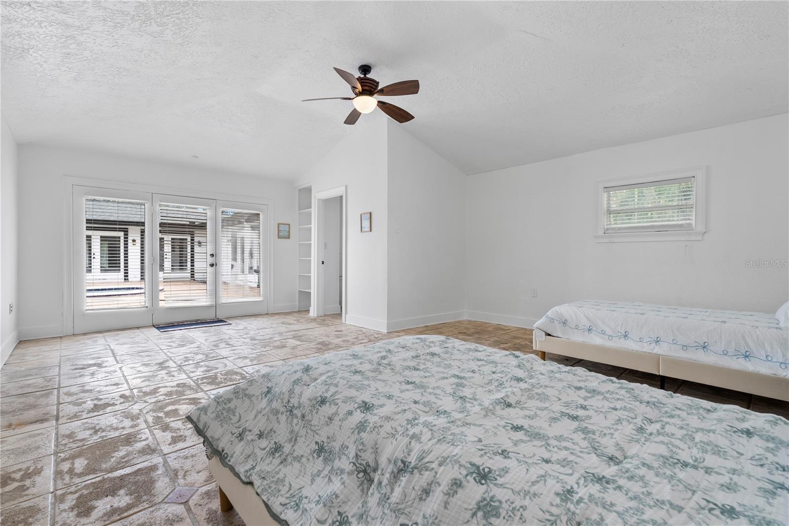 Image 49 of 62 For 516 Davis Boulevard