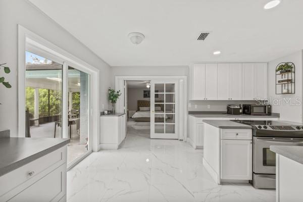 Image 18 of 41 For 2536 Lake Ellen Circle