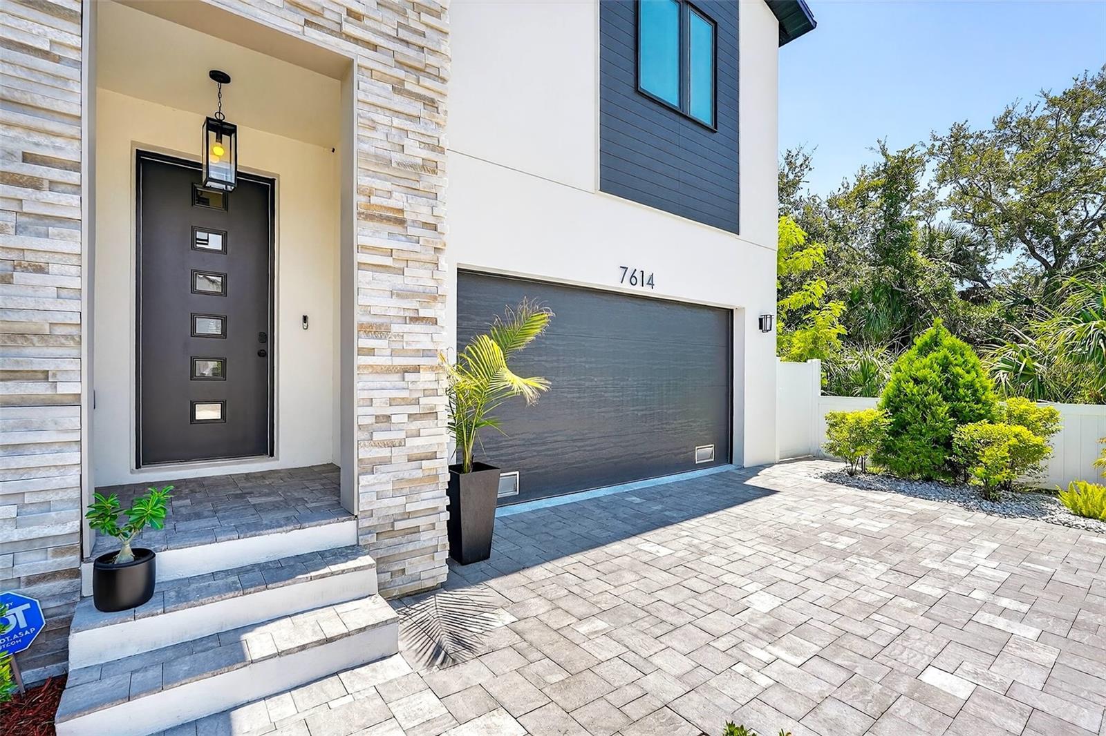 Image 4 of 65 For 7614 Faul Street